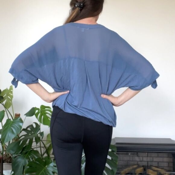 Seven7 Sheer Back Twist Hem Blue Blouse M - Picture 3 of 13